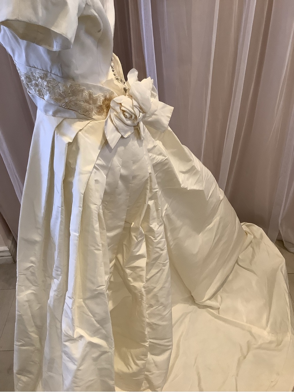 “C5” Vintage Ivory A-Line Dress with Bow Back - Picture 8 of 10